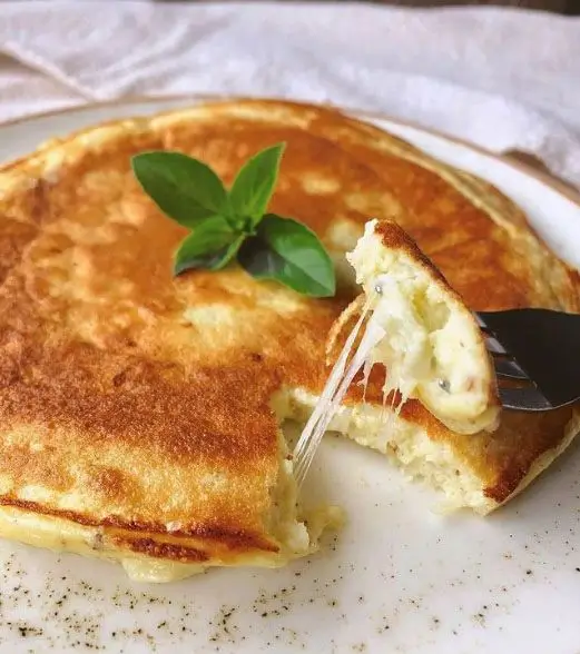 Pão de Queijo na Frigideira: O Lanche Rápido e Delicioso!