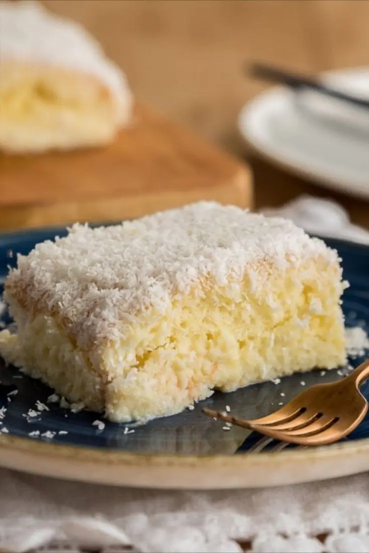 Bolo de Coco Molhado: A Receita que Une Textura e Sabor de Festa!