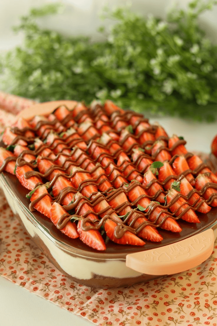 Bombom de Morango na Travessa: A Sobremesa que Combina com o seu Natal!