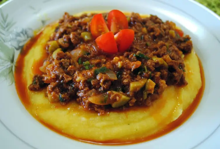 Polenta à bolonhesa