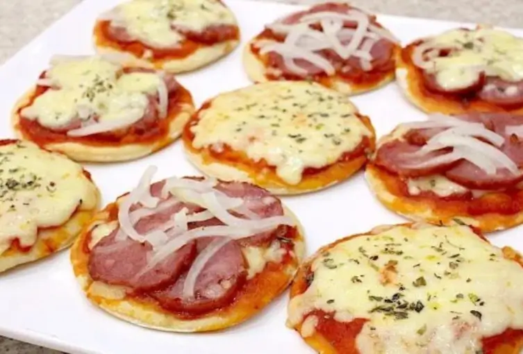 Pizza com massa de pastel
